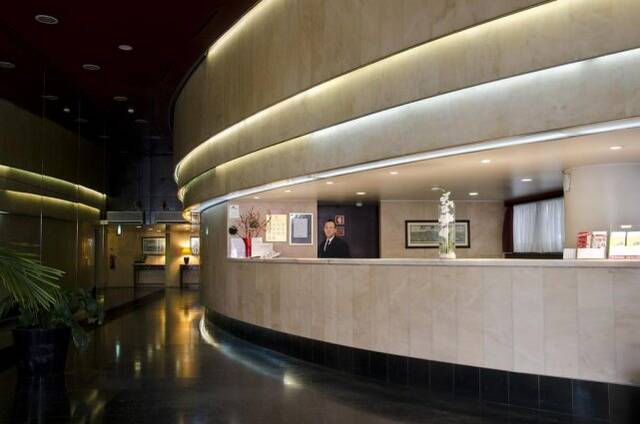 Receptie van aparthotel VIP Executive Eden in Lissabon