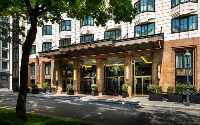 Hotel Hilton Vienna entree