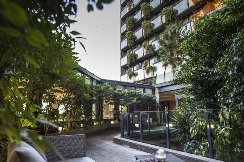 Terras van Hotel The Nicolaus Bari