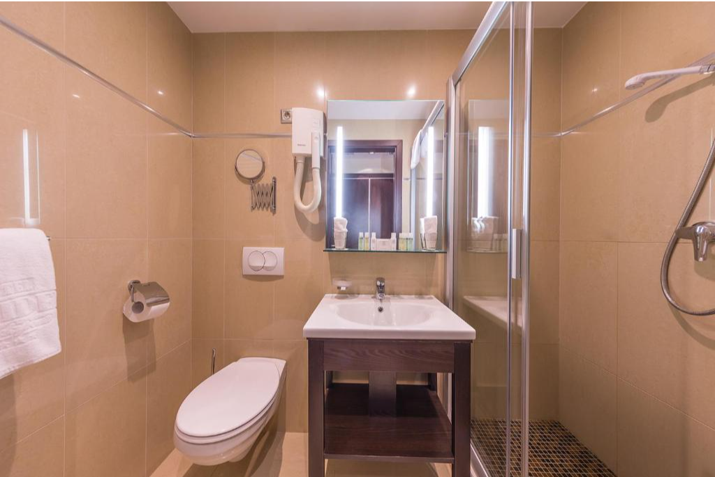 Badkamer van Hotel President in Budapest