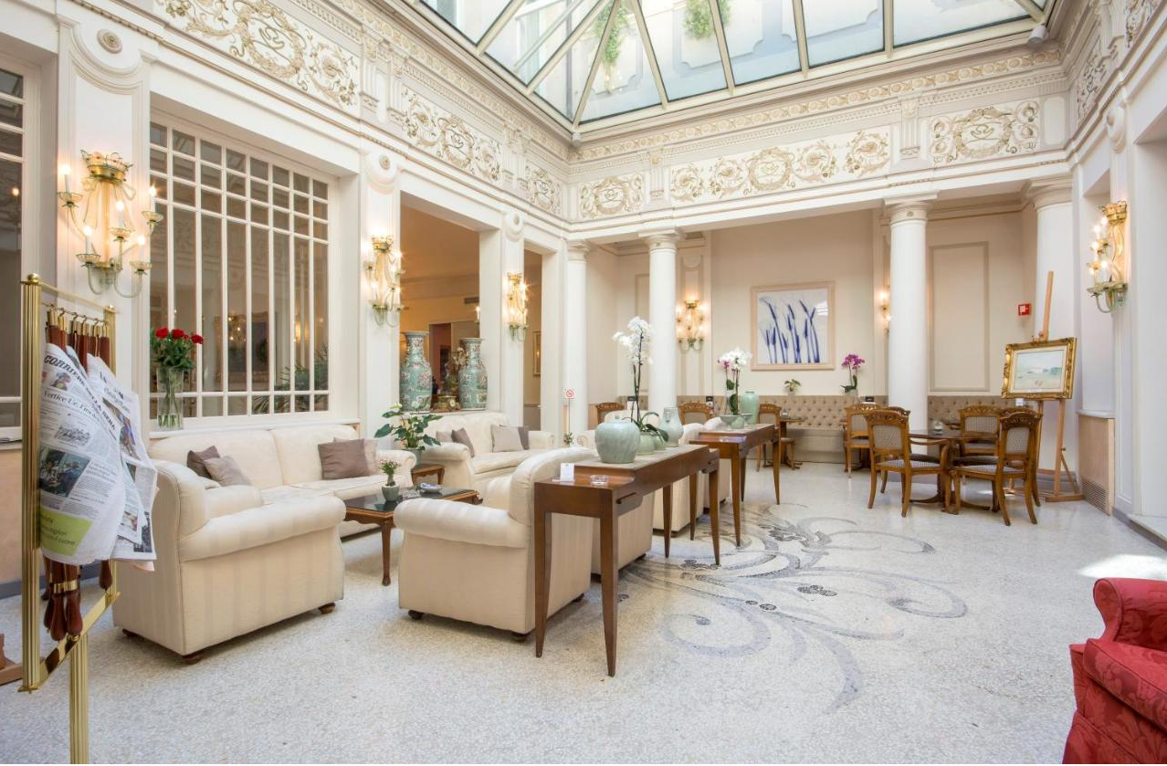 Lobby van Hotel Corona d Oro in Bologna