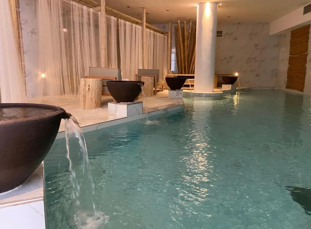 The Island Hotel (Adult only) binnen zwembad 
