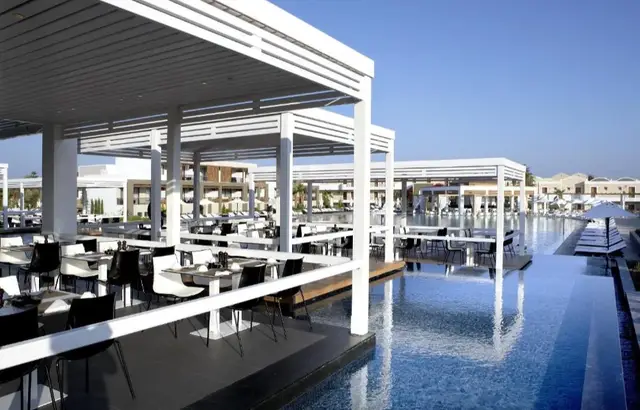 Pelagos Suites Hotel terras 