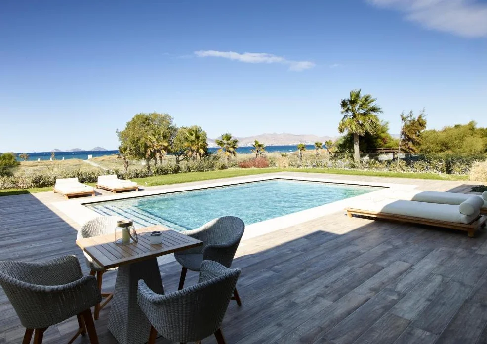 Pelagos Suites Hotel zwembad