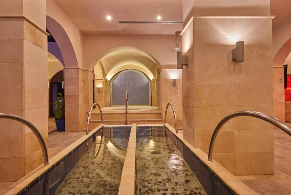 Secrets Lanzarote Resort & Spa - Adults Only binnen zwembad 