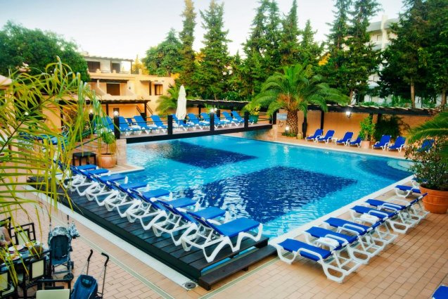 Zwembad van Hotel Balaia Mar in de Algarve