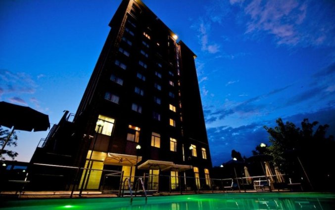 Buitenzwembad bij Hotel Novotel Torino Corso Giulio Cesare