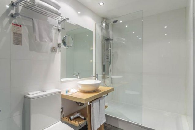 Badkamer van Hotel Petit Palace Plaza del Carmen Madrid