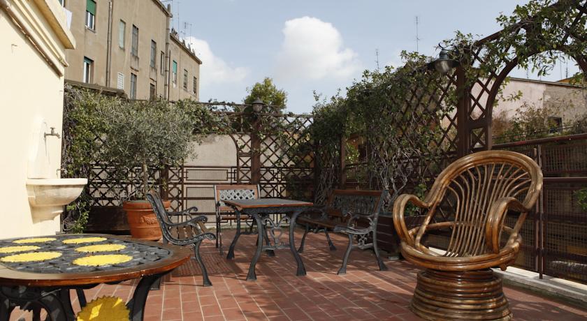 Terras van Hotel Adriatic in Rome