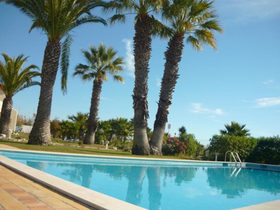 Buitenzwembad van Hotel Praia da Lota Resort in de Algarve