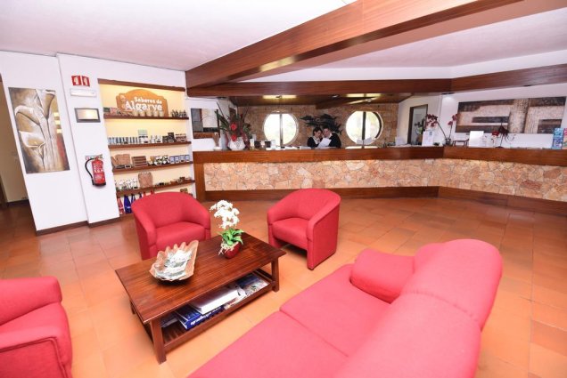 Receptie van Hotel Praia da Lota Resort in de Algarve