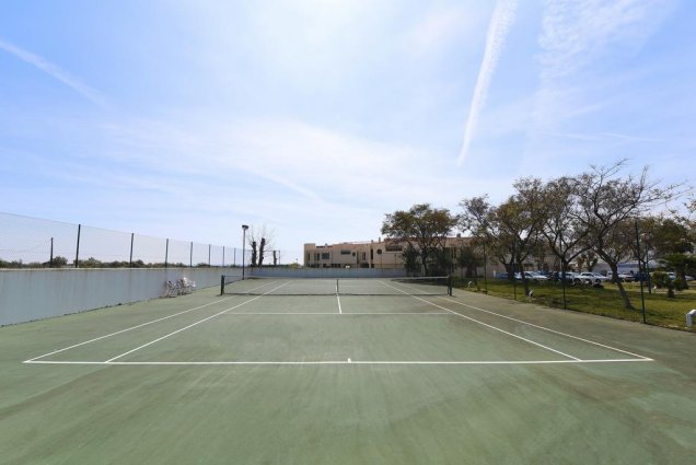 Tennisbaan van Hotel Praia da Lota Resort in de Algarve