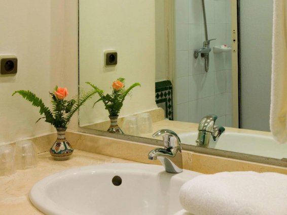 Badkamer van een tweepersoonskamer van Hotel Ibis in Fez