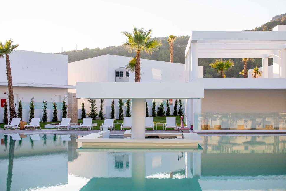 White Dreams Resort