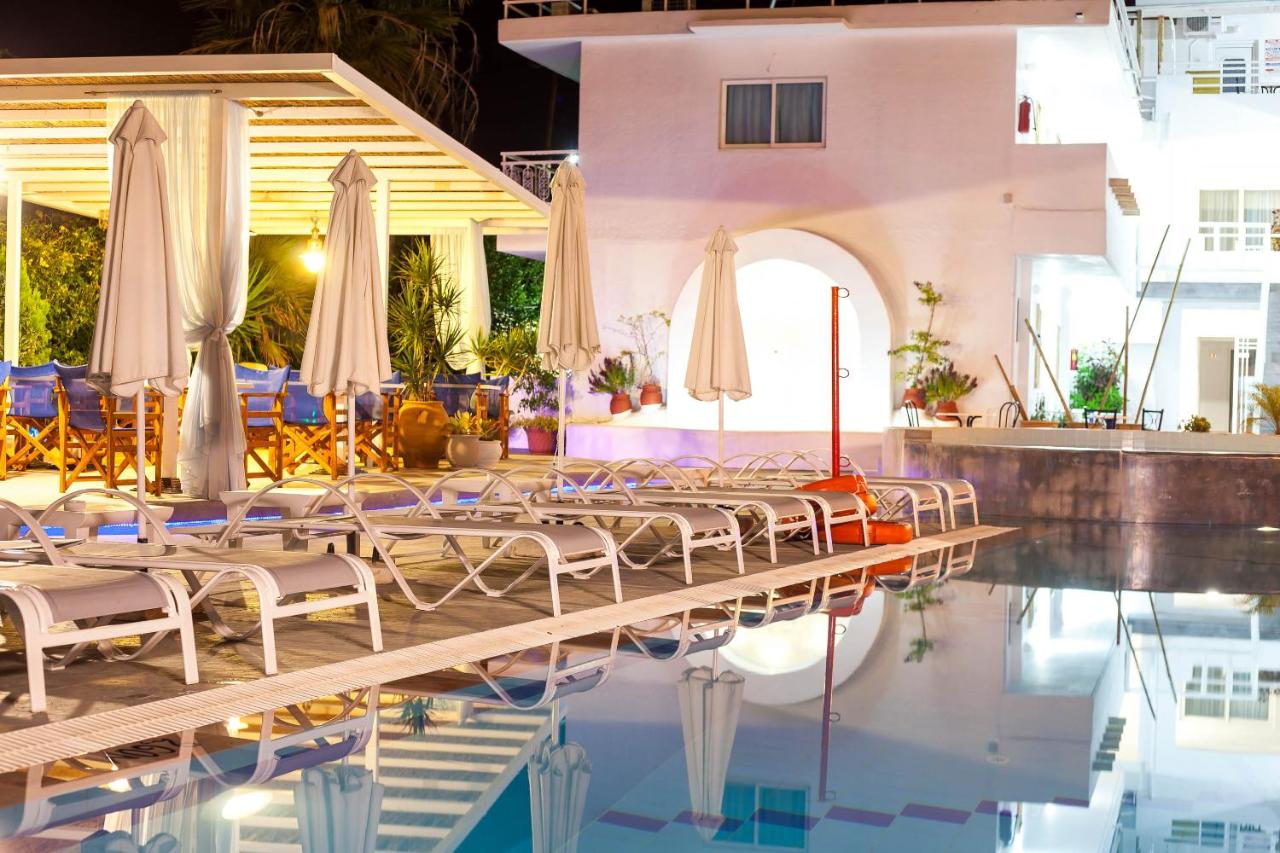 Tinas Plus Hotel