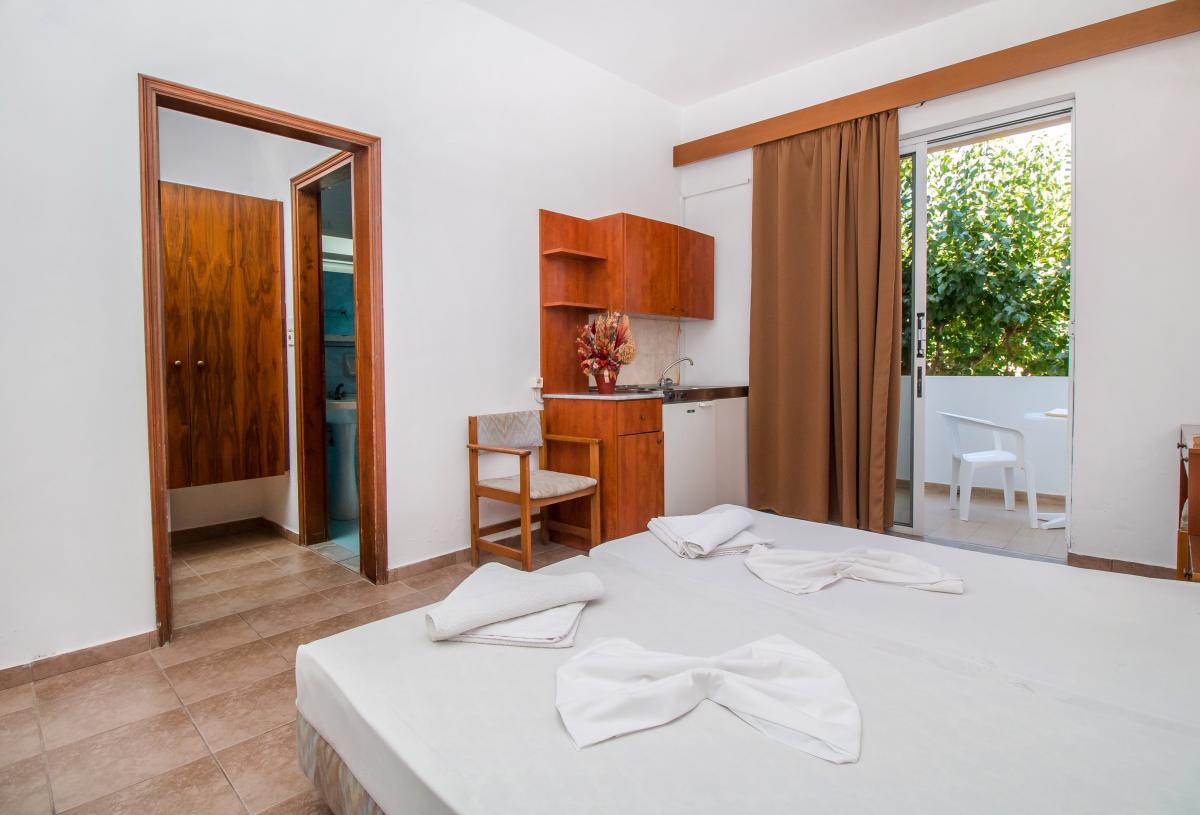 Achousa Hotel 