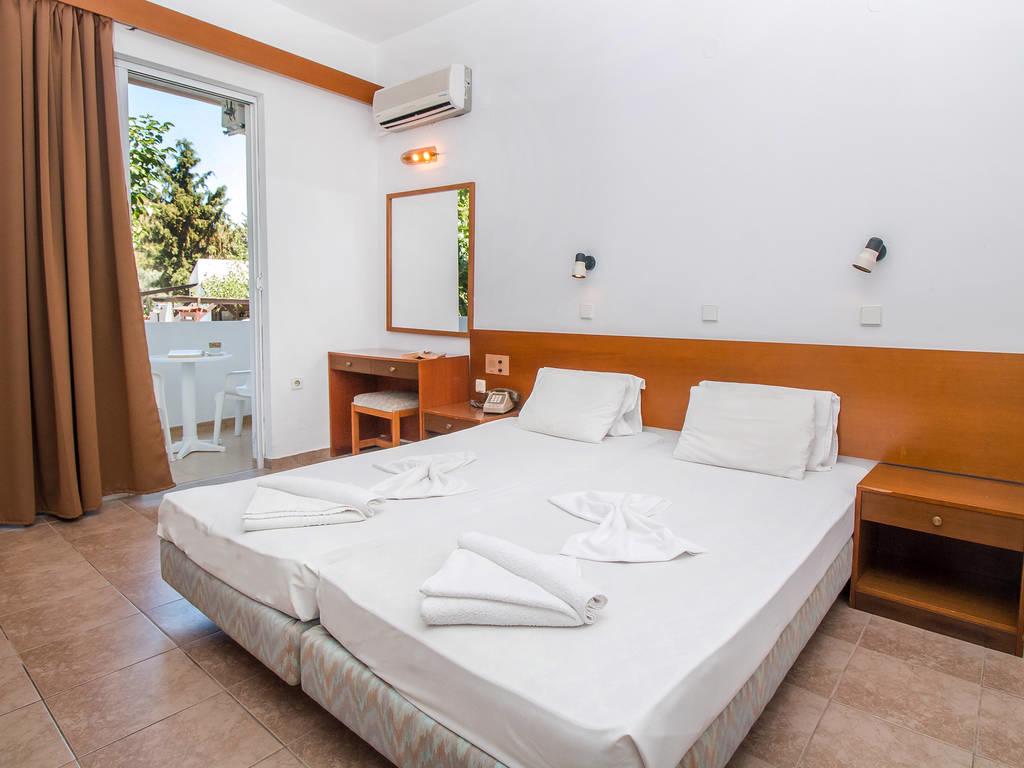 Achousa Hotel 