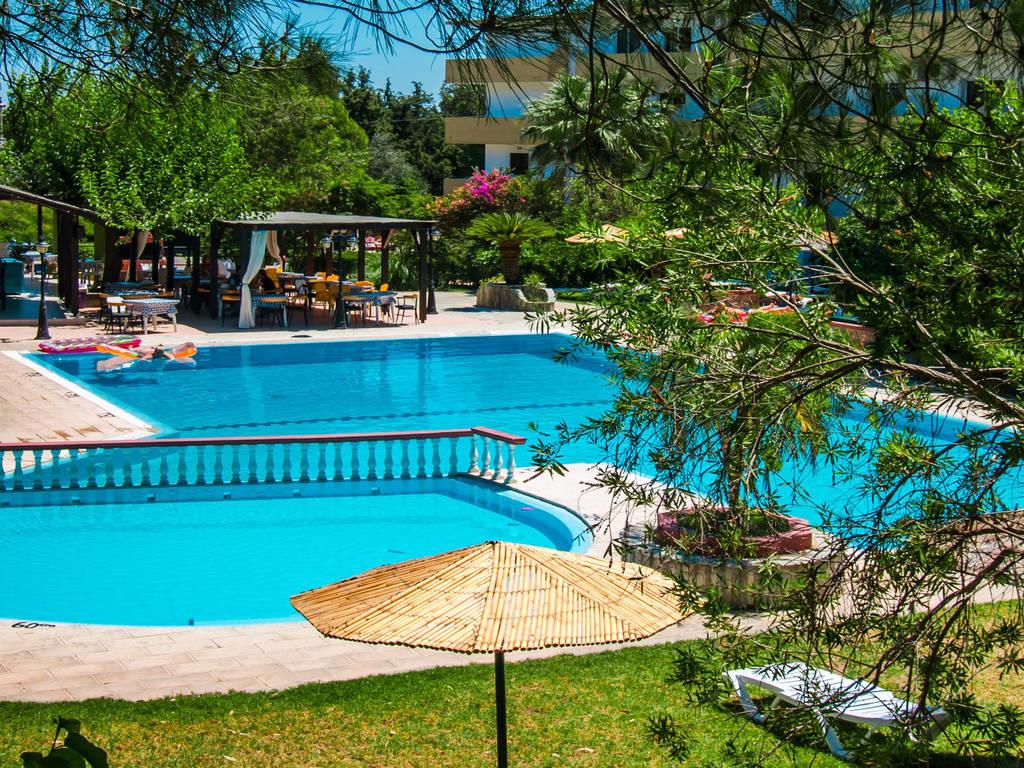 Achousa Hotel 