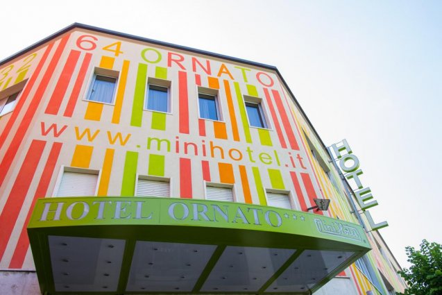 Vooraanzicht van Hotel Ornato Milaan