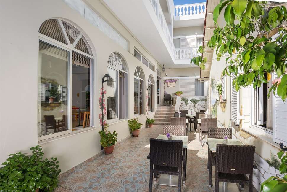 Bella Vista Hotel and Studios