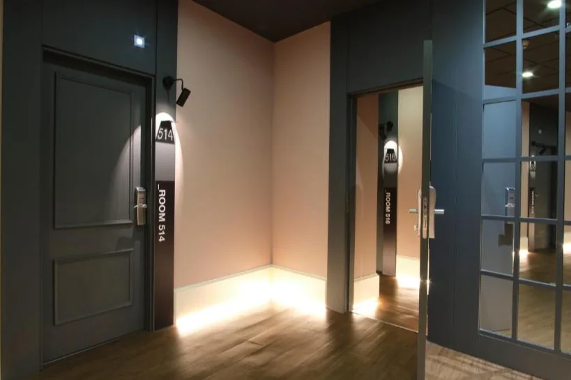 hal in Petit Palace Triball