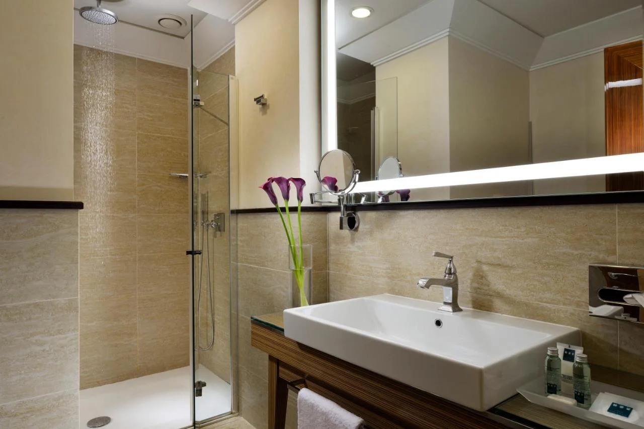 unahotel deco roma badkamer