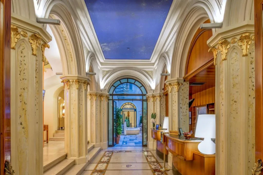 UNAWAY Empire roma lobby