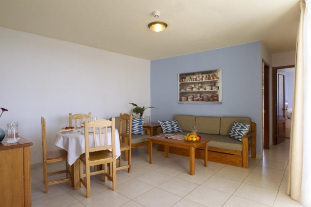 Woonkamer en keuken van een appartement van Appartementen Playa del Sol op Gran Canaria
