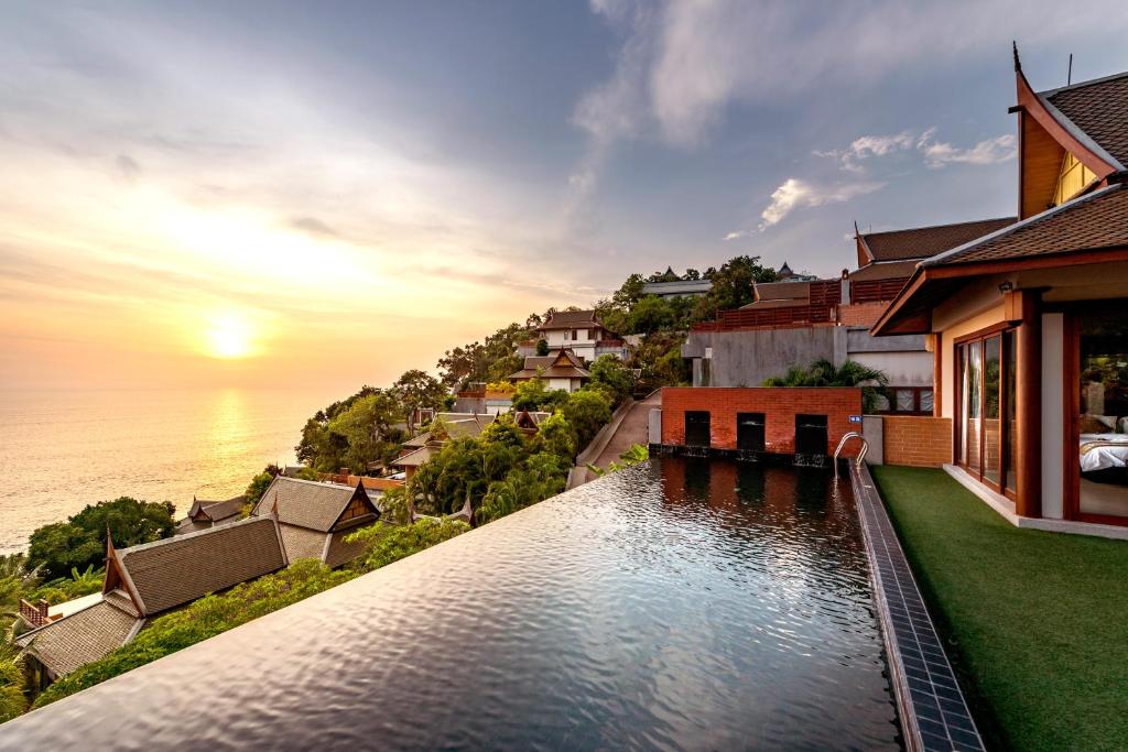 Zonsondergang bij Ayara Kamala Resort & Spa