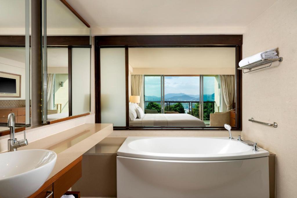 Eigen badkamer in het Westin Siray Bay Resort & Spa