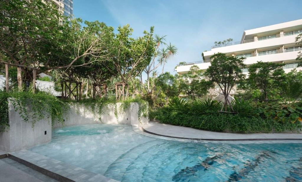 2 Zwembaden in The Royal Paradise Hotel & Spa