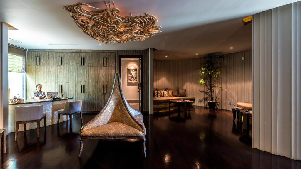 2 restaurants in Wyndham Sea Pearl Resort