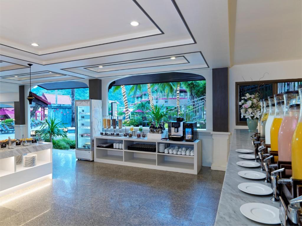 Bar in Chanalai Flora Resort