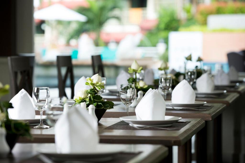 Bar in Chanalai Flora Resort