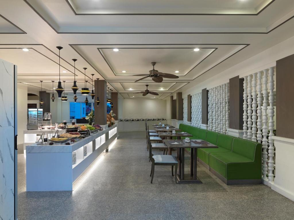 Restaurant in Chanalai Flora Resort