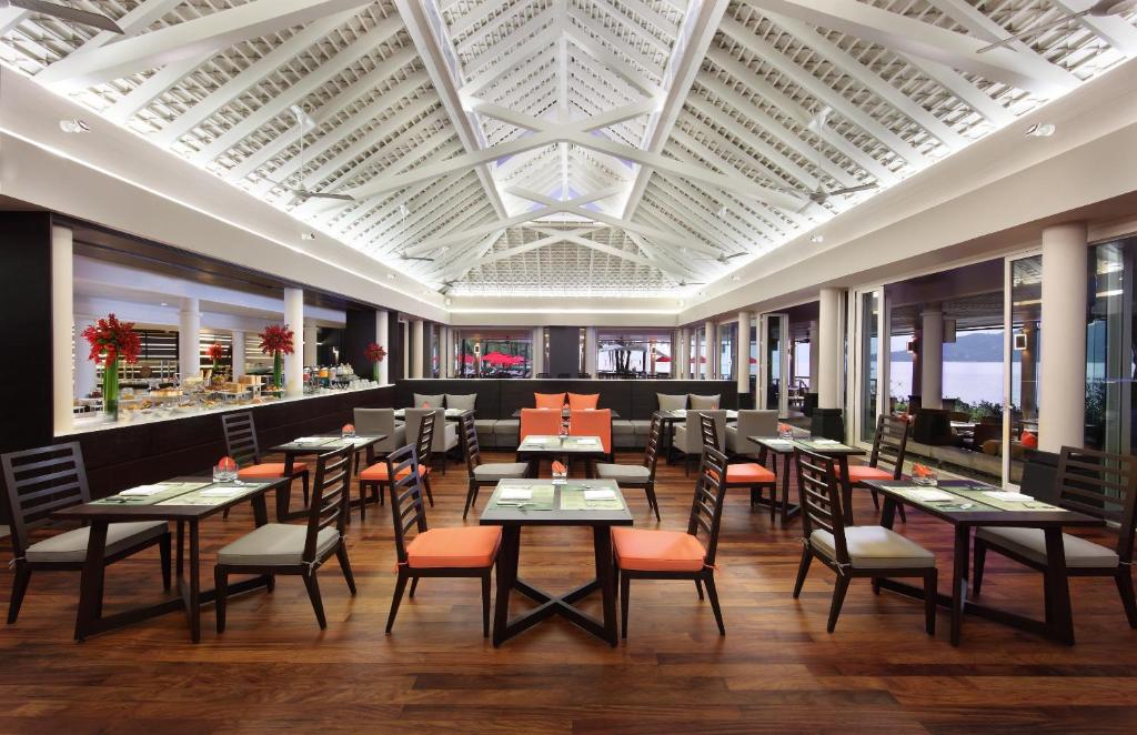 2 restaurants bij Amari Phuket