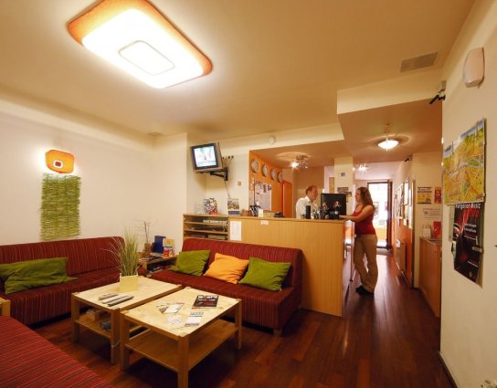 Receptie en zithoek van Opera Residence in Budapest