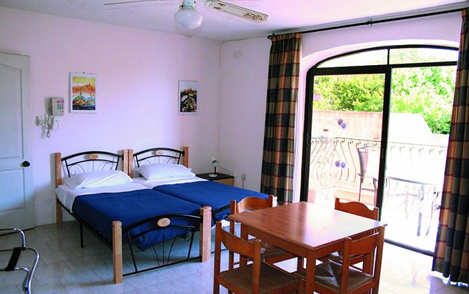 Slaapkamer van White Dolphin Holiday Complex op Malta