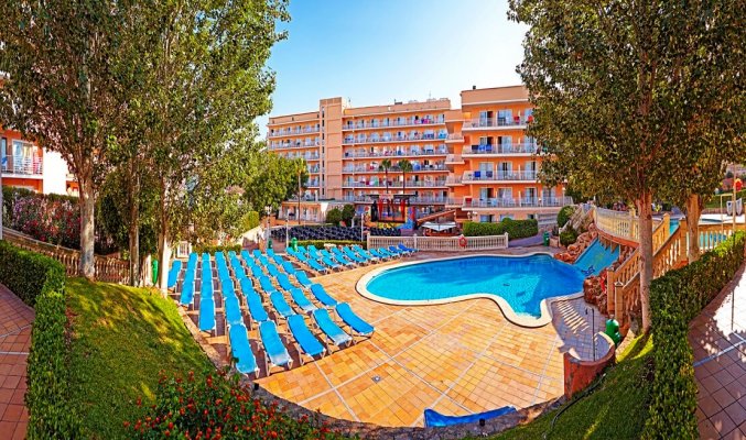 Buitenzwembad en zonneterras van Hotel Club Palma Bay op Mallorca