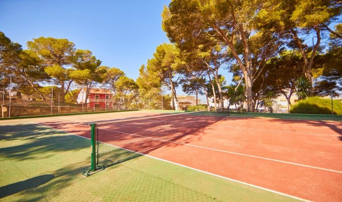 Tennisbaan van Hotel Club Palma Bay op Mallorca