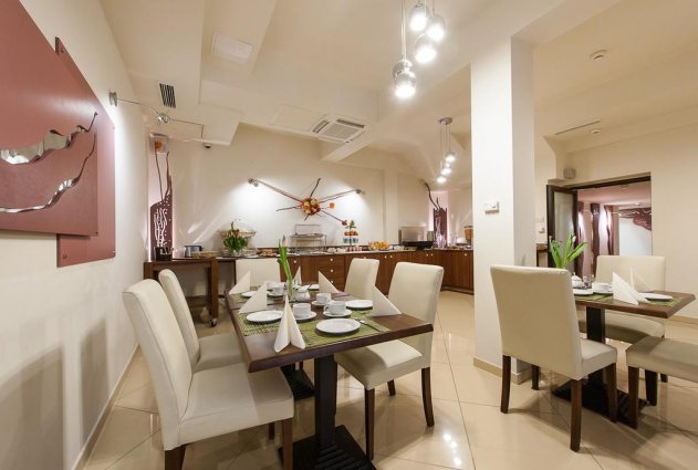 Ontbijtzaal van Hotel Alexander in Krakau