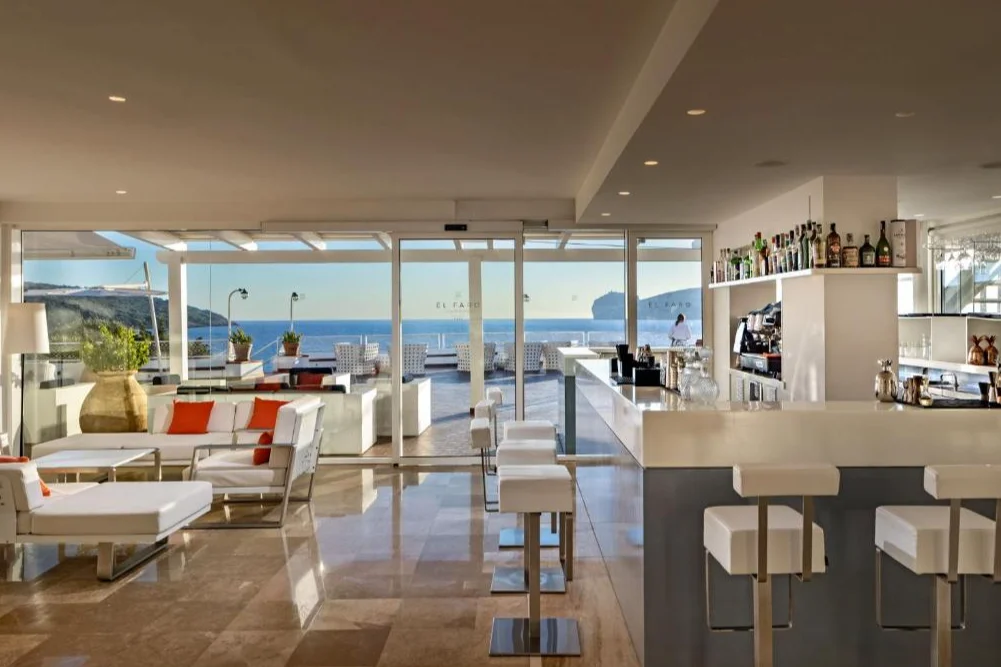 El Faro Hotel & Spa bar