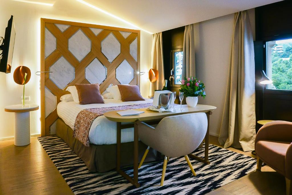 Hospes Maricel y Spa - zithoek met designdetail
