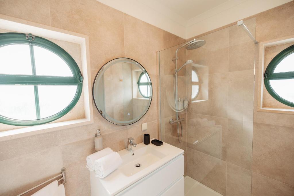 Casa Velha Apartments - badkamer met inloopdouche