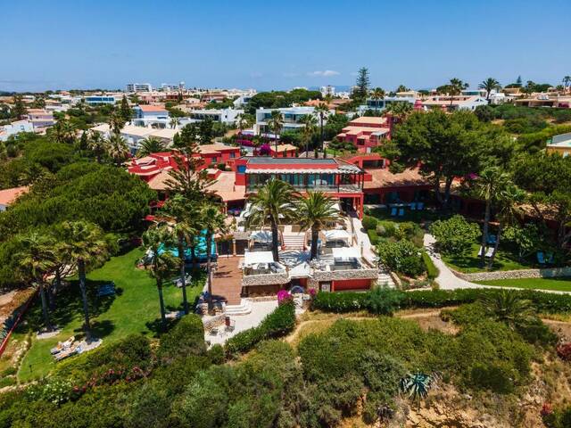 Boutique Hotel Miranda - luchtfoto van het hotel en de kust