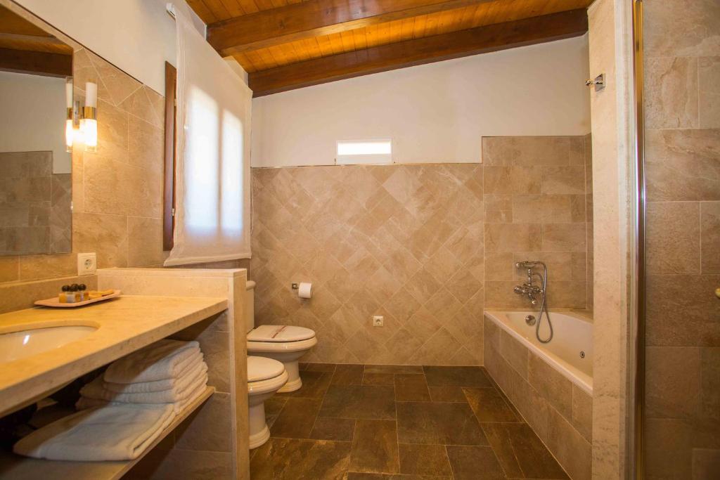 Hotel Rural Son Terrassa - badkamer met bad