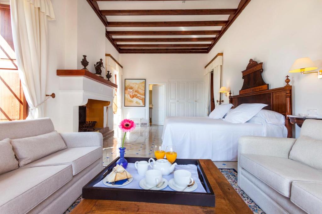 Hotel Llenaire - suite met zithoek