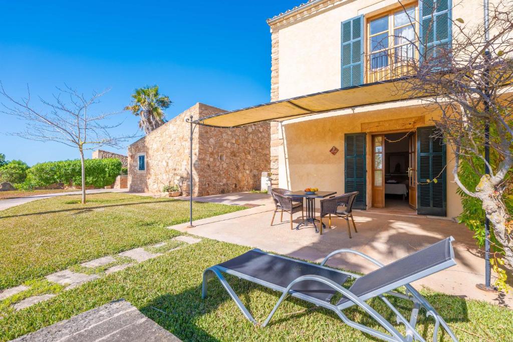 Agroturismo Mondrago -Antic Na Martina- - gevel met tuin