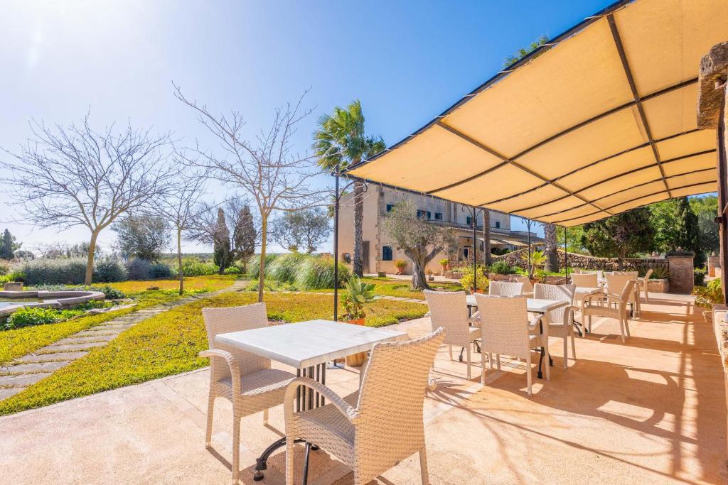 Agroturismo Mondrago -Antic Na Martina- - tuin met terras