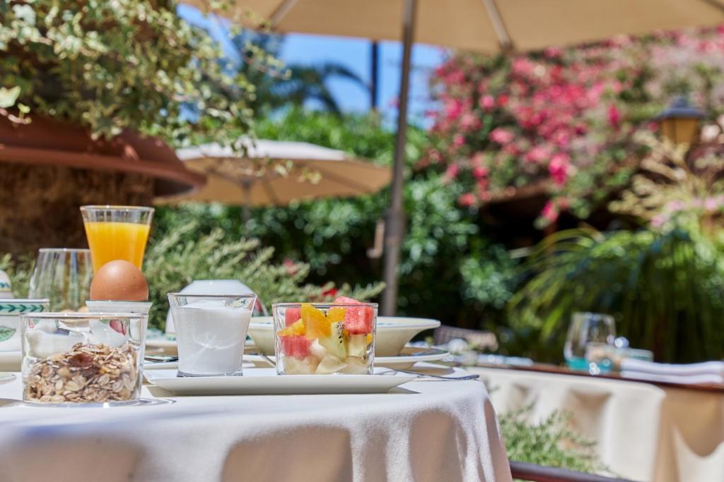 Petit Hotel Ses Rotges - ontbijt op het terras